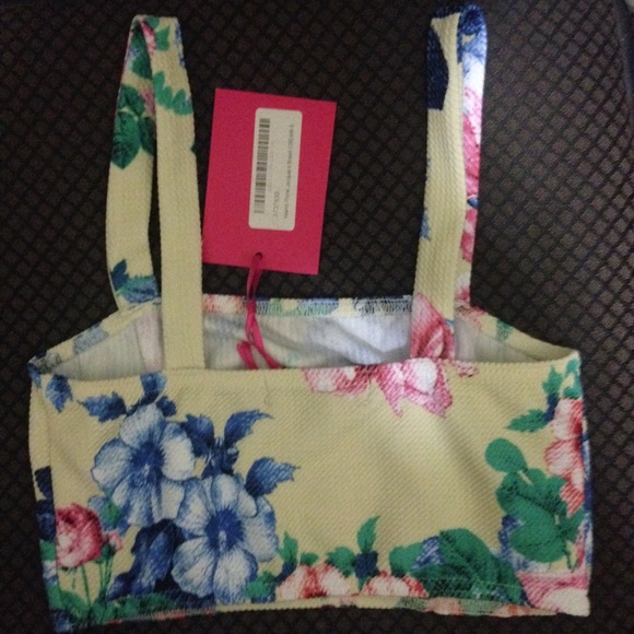 ❌SOLD❌ Boohoo floral bralette crop top - Picture 2 of 2