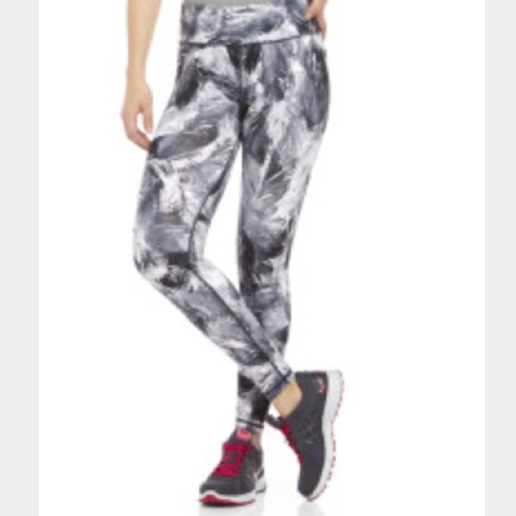 lululemon athletica Pants - 🎉HP🎉 Betsey Johnson Feather-print Crop Leggings