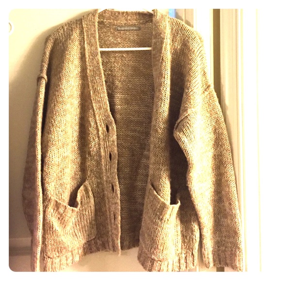 Cute oversized camel colored buttoned sweater - Picture 1 of 3