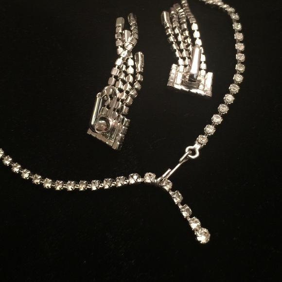Beautiful rhinestone necklace & earrings - Picture 4 of 4