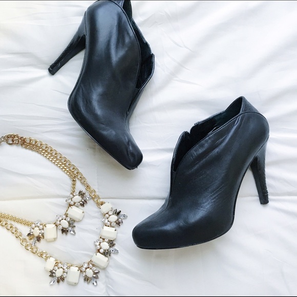 Nine West Shoes - Leather Black Booties🎀