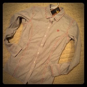 DEAL🎉NWT Ariat womens fitted shirt!!🎉 Small