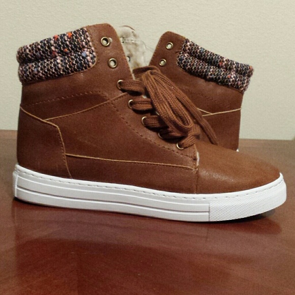 SALE CUTE BROWN  SNEAKERS  BRAND NEW