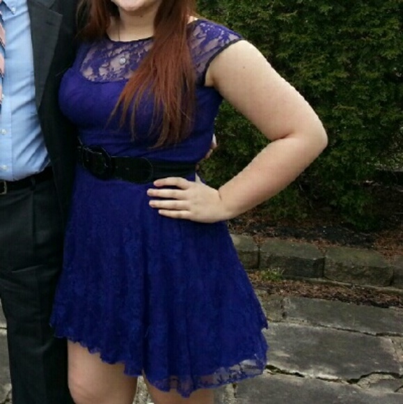 Sleeveless lace purple dress