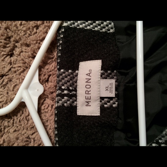 Boxy jacket. Stays in style Year after year. - Picture 3 of 3