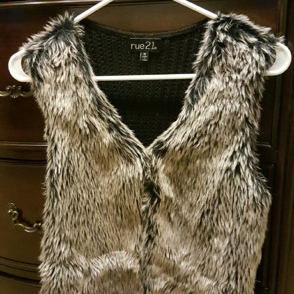 Jackets & Blazers - Fur vest