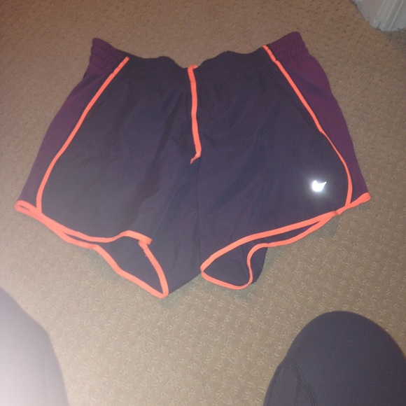 Nike running shorts - Picture 1 of 2
