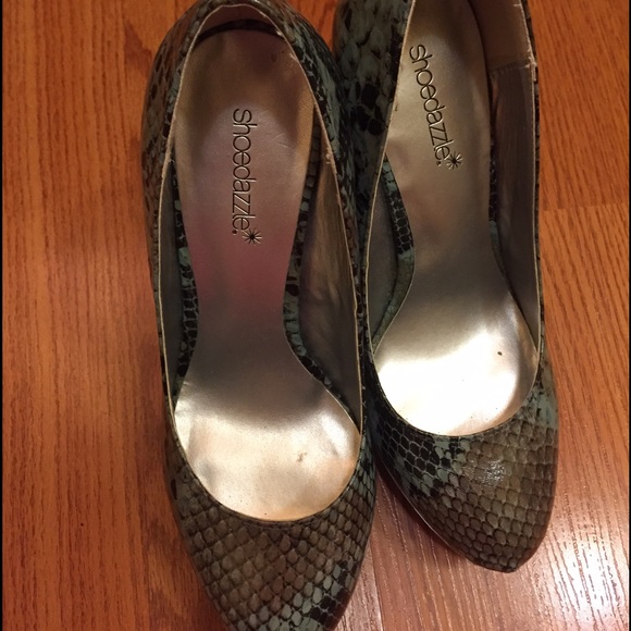 Shoedazzle snake print pumps. - Picture 2 of 2