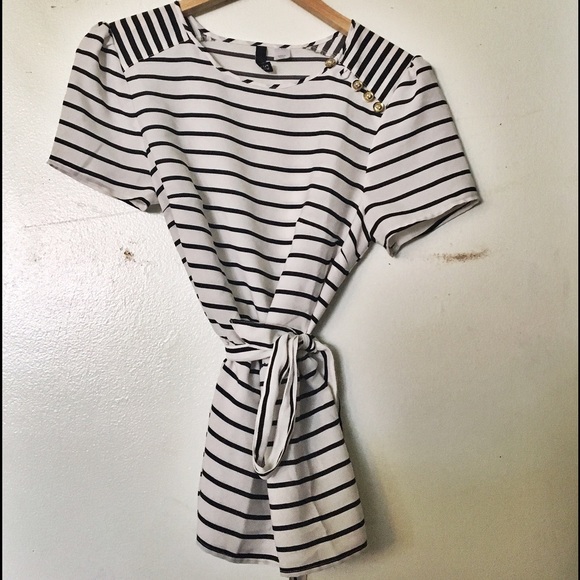HM striped blouse 50% sale for 1 hr