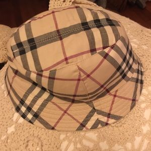 Burberry bucket hat