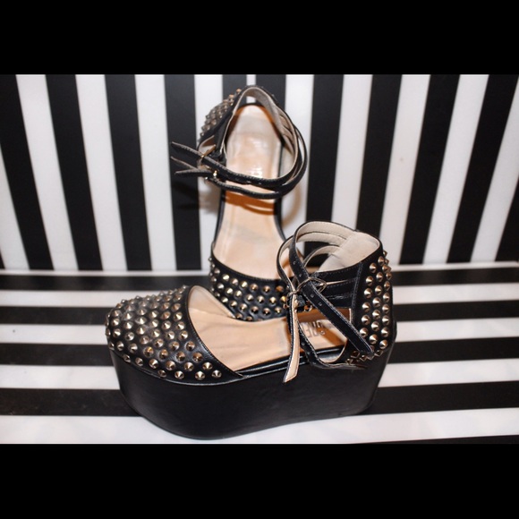 Ego & Greed She Cray's in Black Size 7