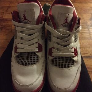Mars 4's, Jordans.