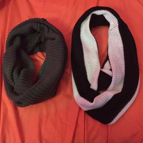 *Bundle* two infinity scarves - Picture 1 of 3