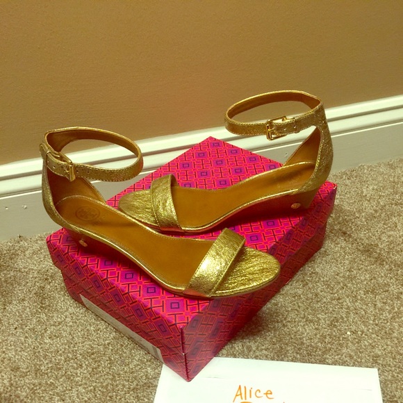 SOLD Tory Burch Savannah Wedges in Gold Sz 8.5