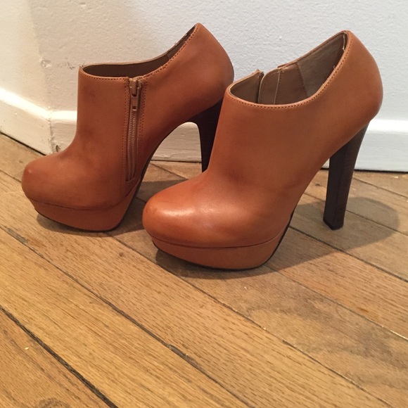 Worn Twice Steve Madden Leather Camel Booties