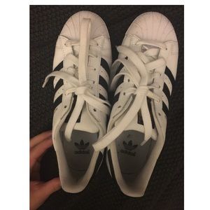Adidas superstars