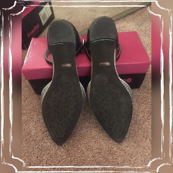 Silver & Black Flats ⚪️⚫️ - Picture 3 of 4