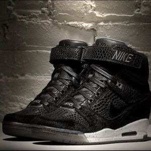✨LIMITED EDITION✨Nike Sky Hi "Air Revolution"