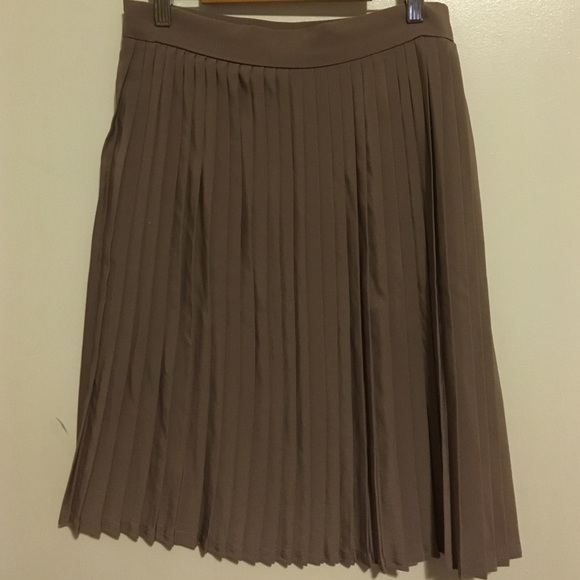 American Apparel Tan Pleated Skirt