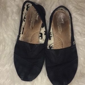 Black toms