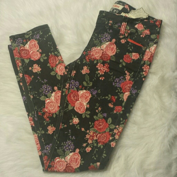 🌹Floral Print Jeans 🌹