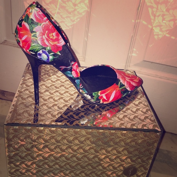 Heels - Picture 1 of 3