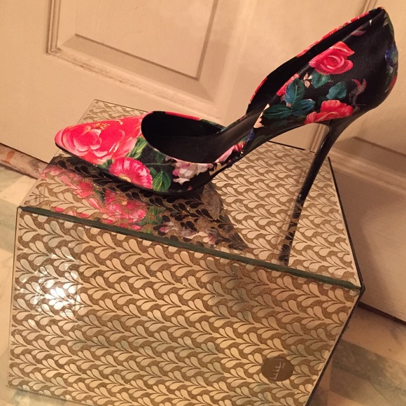 Heels - Picture 2 of 3