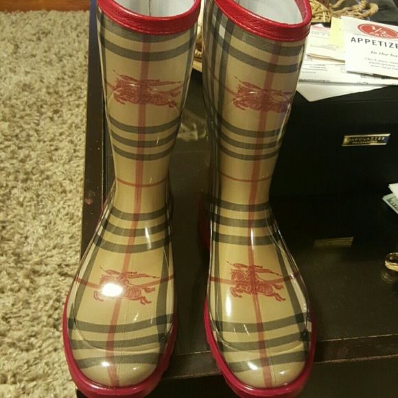 Burberry rain boots never worn - Picture 1 of 4