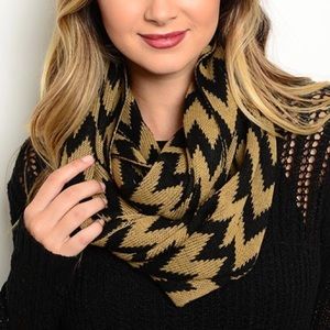 🌺PRICE DROP🌺NWT Zig-Zag Infinity Scarf - Tan