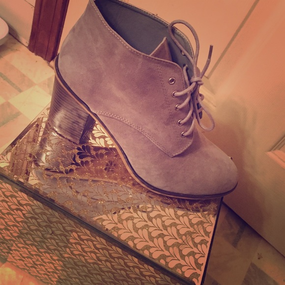 Shoes - Grey suede booties