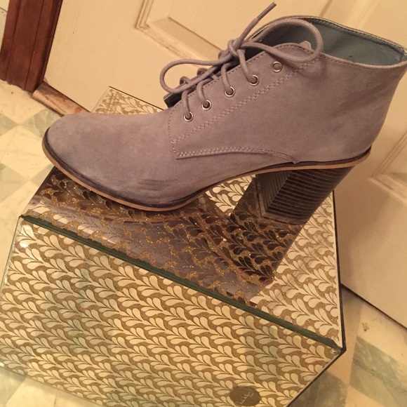 Grey suede booties - Picture 2 of 4
