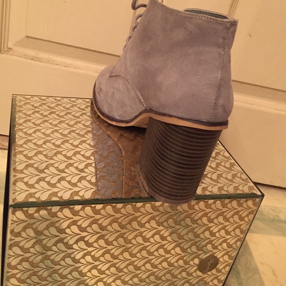 Grey suede booties - Picture 3 of 4