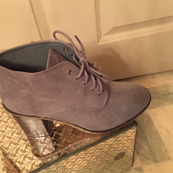 Grey suede booties - Picture 4 of 4