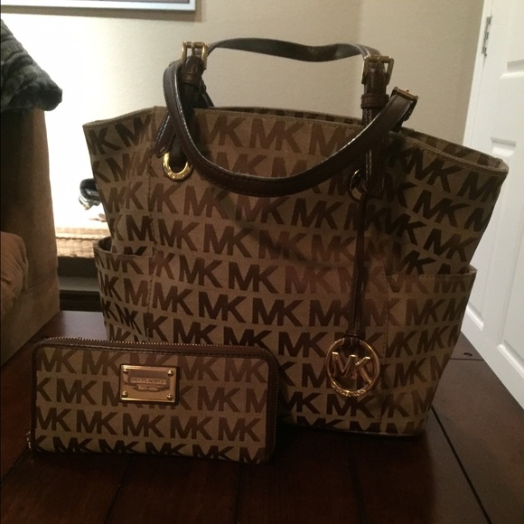Michael Kors Handbags - Michael Kors shoulder bag!