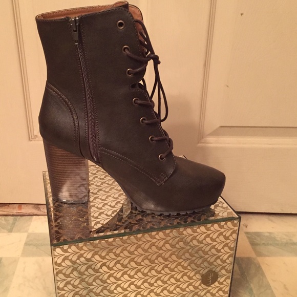 Block heeled boots - Picture 2 of 4