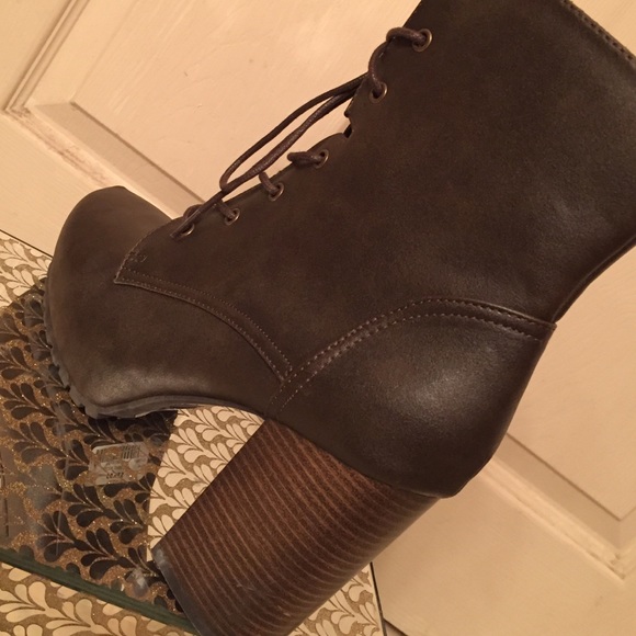 Block heeled boots - Picture 3 of 4