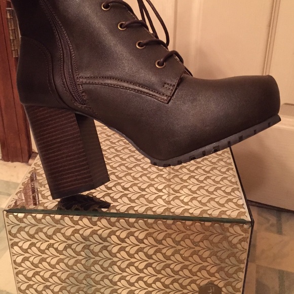Block heeled boots - Picture 4 of 4