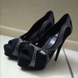 Cute Black And Silver Heels