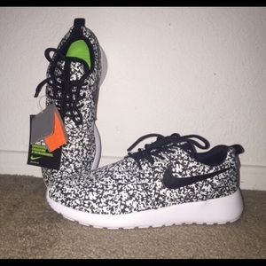 Nwt nike roshe run oreo