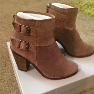 SOLD on  ♏️ Jessica Simpson ankle boots