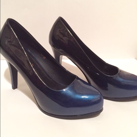 🔅Midnight Blue Closed Toe Heels🔅 - Picture 1 of 3