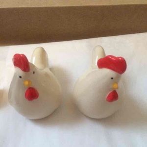 Mini salt&pepper shakers/new