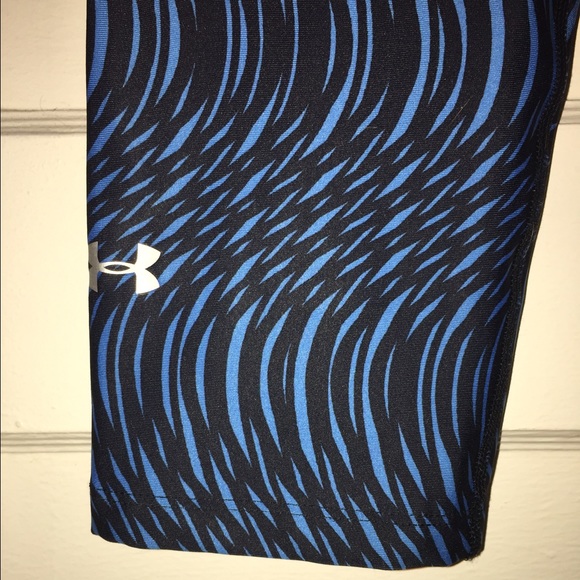 UA HeatGear Armour Stripe Capri - Picture 2 of 3