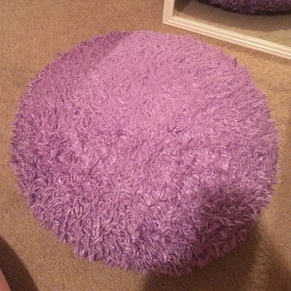 Purple fuzzy pillow - Picture 1 of 2
