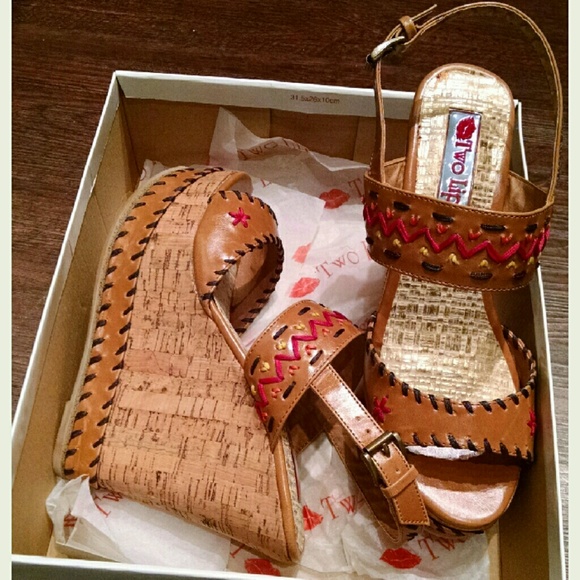 Two Lips  Clove Wedges