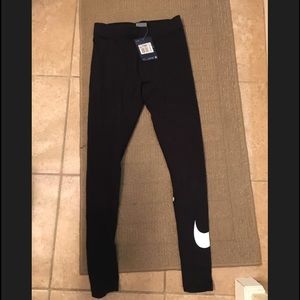 Women's Nike leggings! NWT