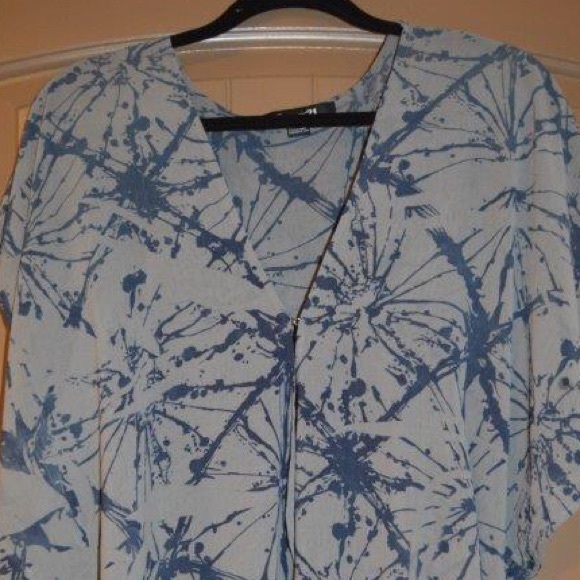 Forever21 blue splatter kimono - Picture 2 of 2