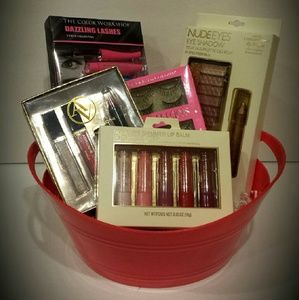 🛇 SOLD🛇 Make up bakset