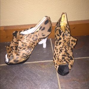 NWOT Leopard Ruffle Heels!