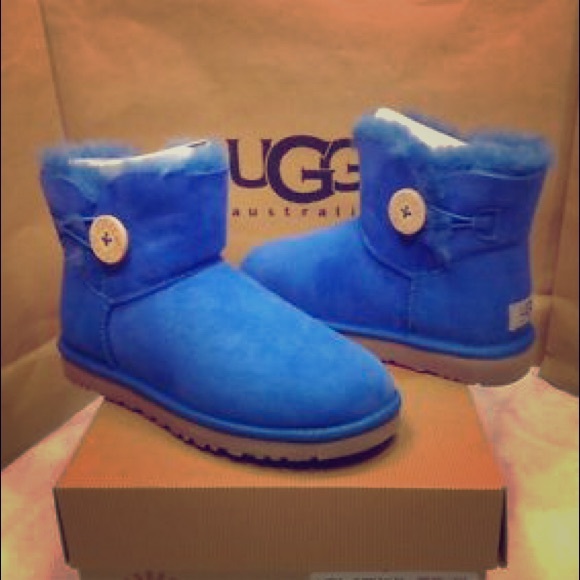 Ugg Mini Bailey Button in blue💗